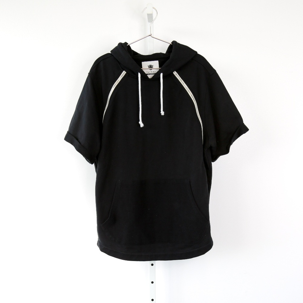 Tackma Short Sleeve Zip Hoodie in Black 🏈